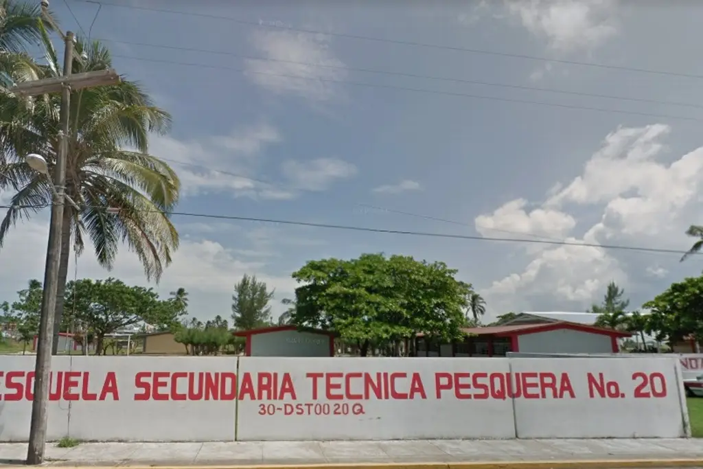 Reportan que padres de familia tomaron escuela Técnica Pesquera de Alvarado