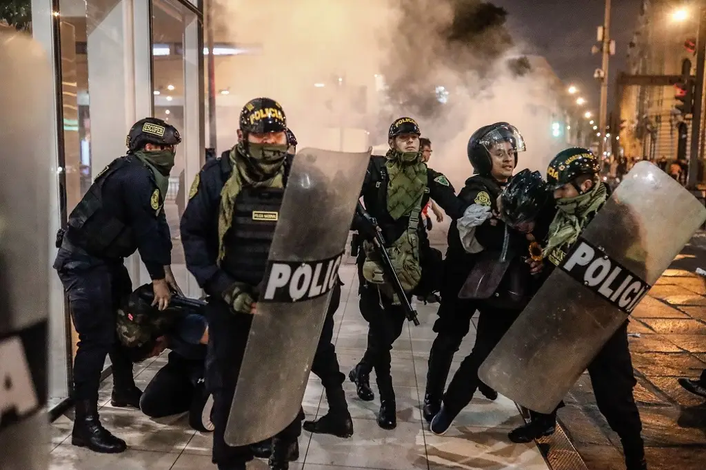 Sube a 20 la cifra de muertos por protestas en Perú