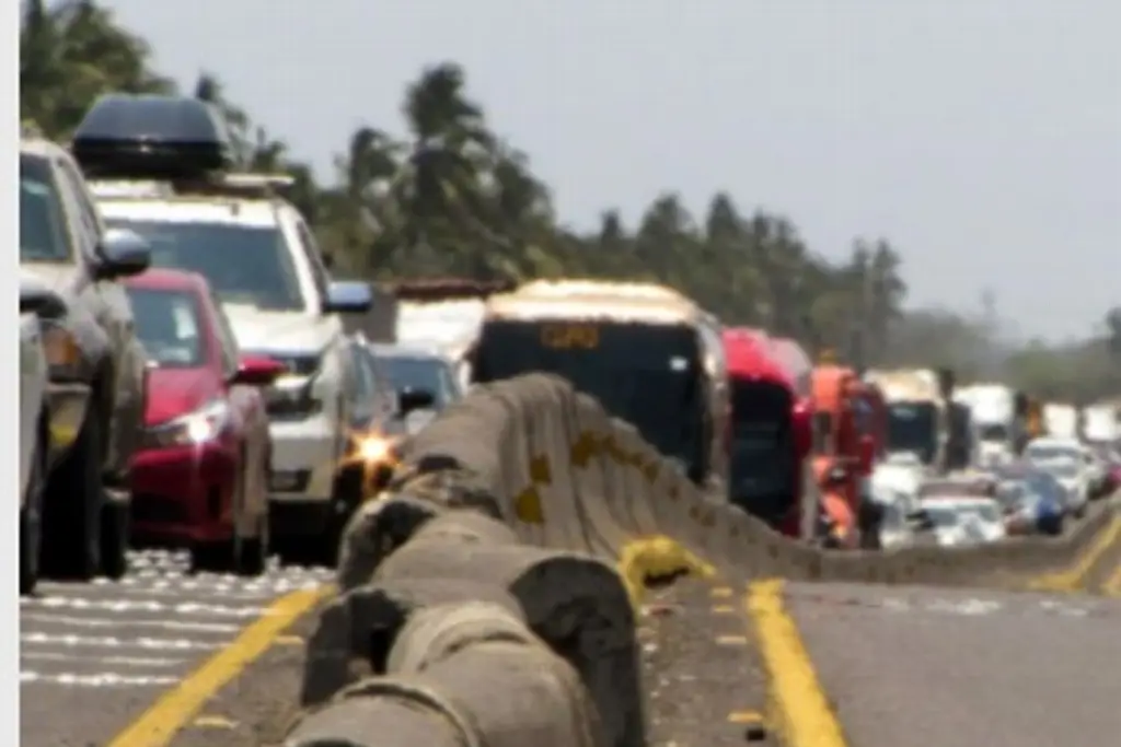 Analiza gobierno de Veracruz cómo agilizar tráfico en caseta de Paso del Toro: Cuitláhuac