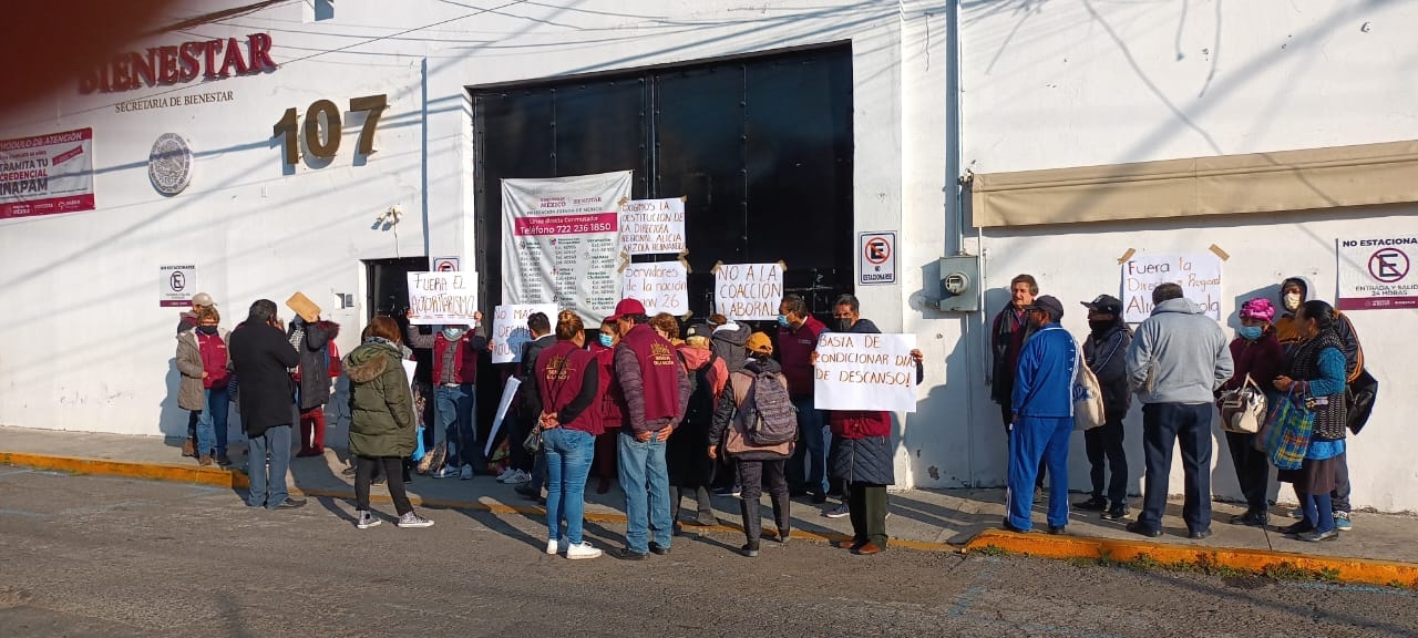 Servidores de la nación toman oficinas de la Secretaría del Bienestar en Toluca; acusan corrupción