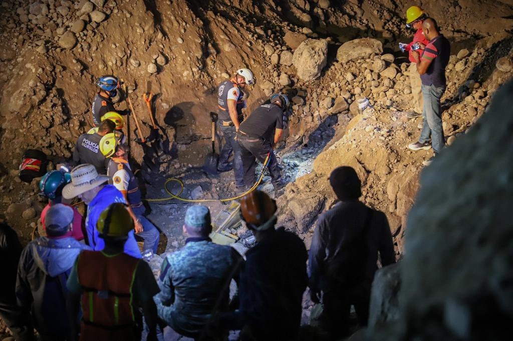 Recuperan el segundo cuerpo tras derrumbe en mina de Teacalco, Morelos