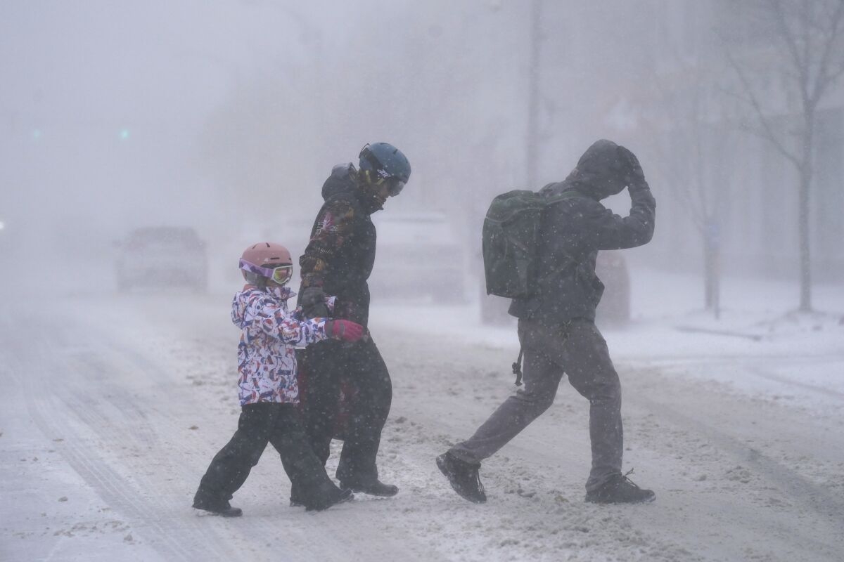 Tormenta invernal sin precedentes afecta a EU; 3 mil 400 vuelos fueron cancelados