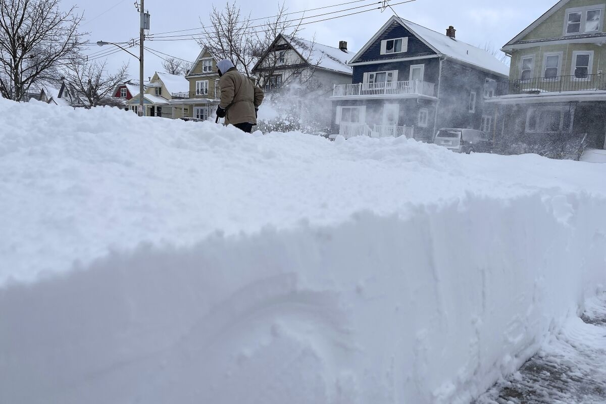 Prevén más caos por tormenta invernal en EU; hay al menos 34 muertos