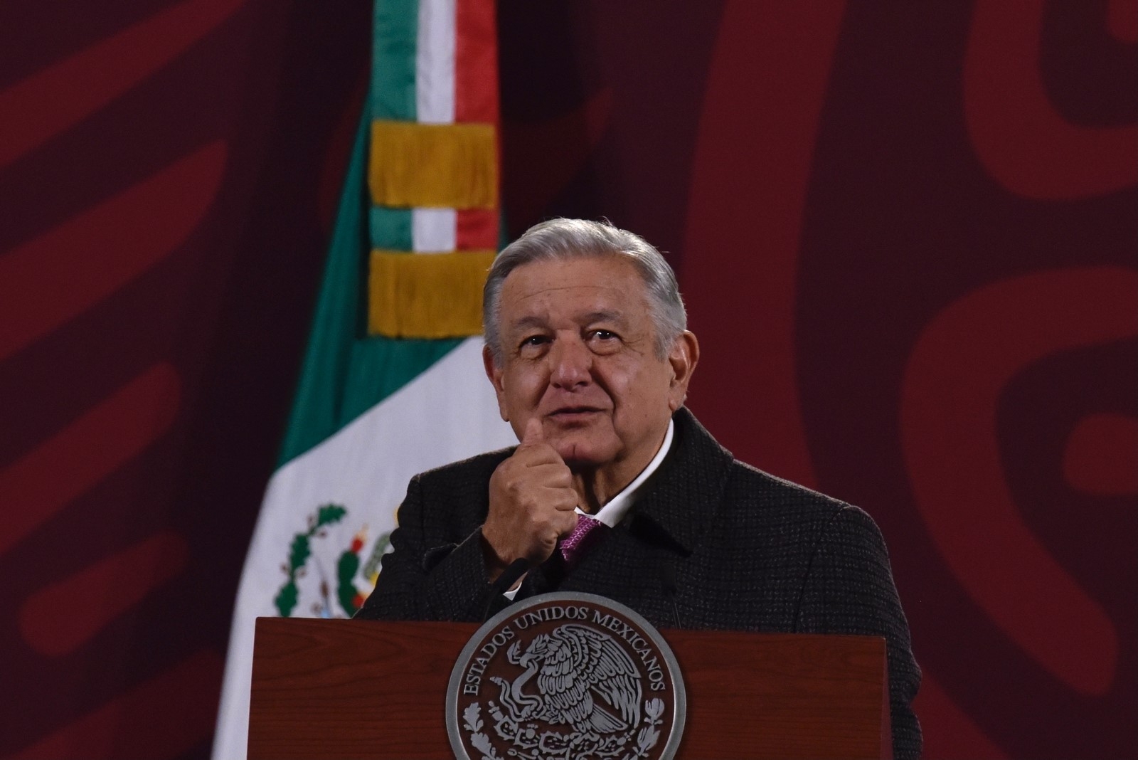 AMLO alista para enero la impresión de libros de texto con nuevos contenidos