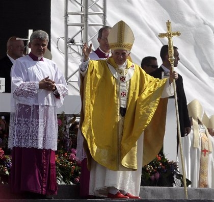 Benedicto XVI sigue estable, a pesar de la gravedad, y celebra misa a primera hora de la mañana