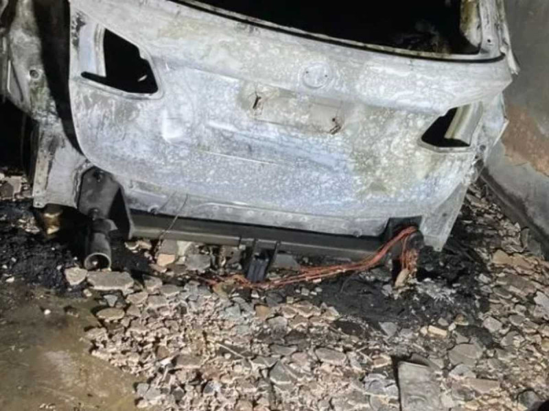 Hallan artefactos explosivos en coches de la embajada de Italia en Grecia