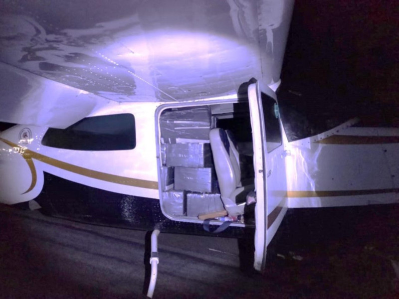 Sedena asegura avioneta con 469 kilos de cocaína en Sinaloa