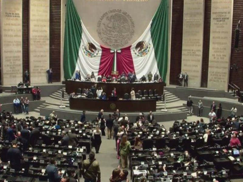 Diputados guardan un minuto de silencio por fallecimiento de Barbosa