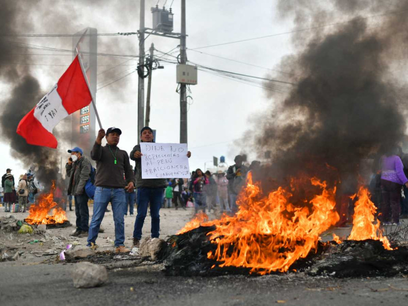 SRE coordina esfuerzos para regreso de mexicanos por crisis en Perú