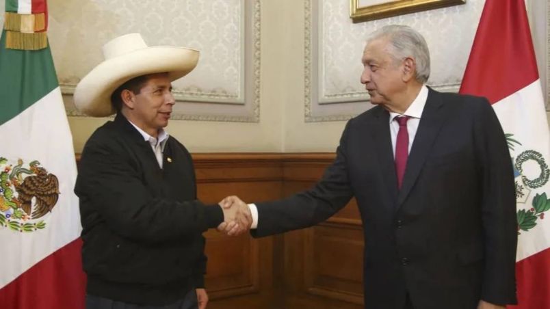 Pedro Castillo llamó a AMLO a Palacio Nacional para avisar que iba a la Embajada de México antes de su detención