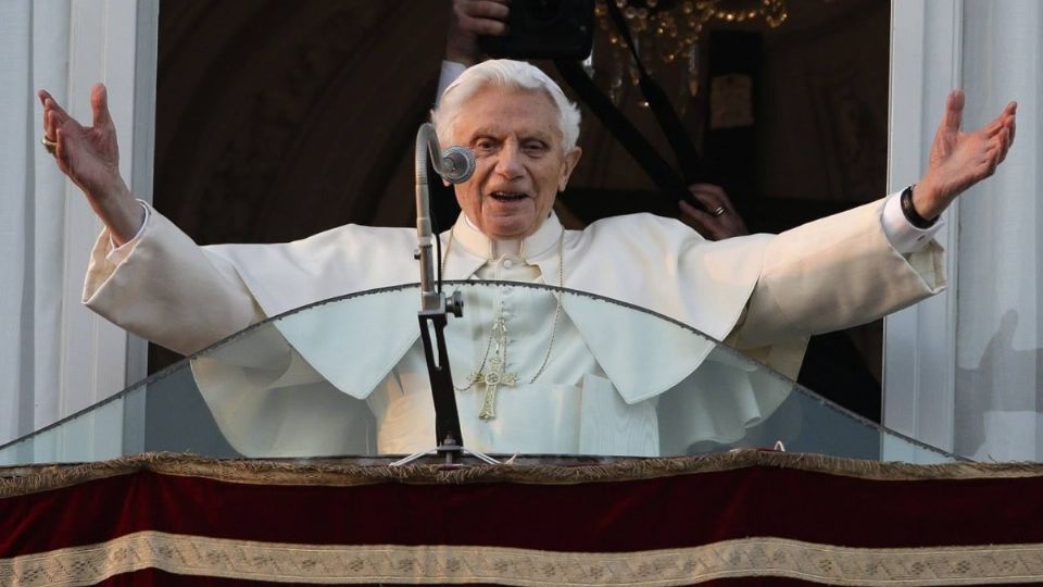 Benedicto XVI está muy enfermo: el Papa Francisco pide orar por él