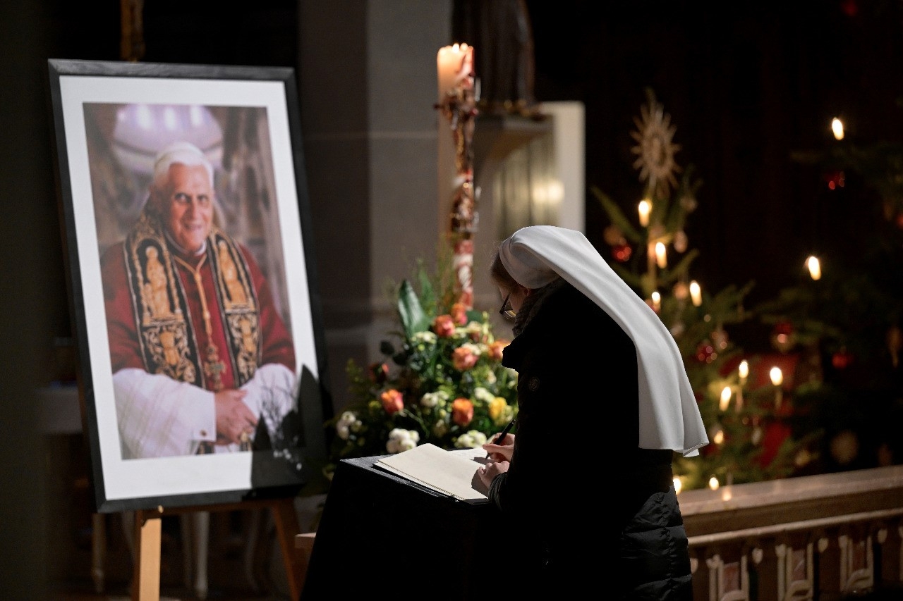 El Vaticano publica el testamento espiritual de Benedicto XVI