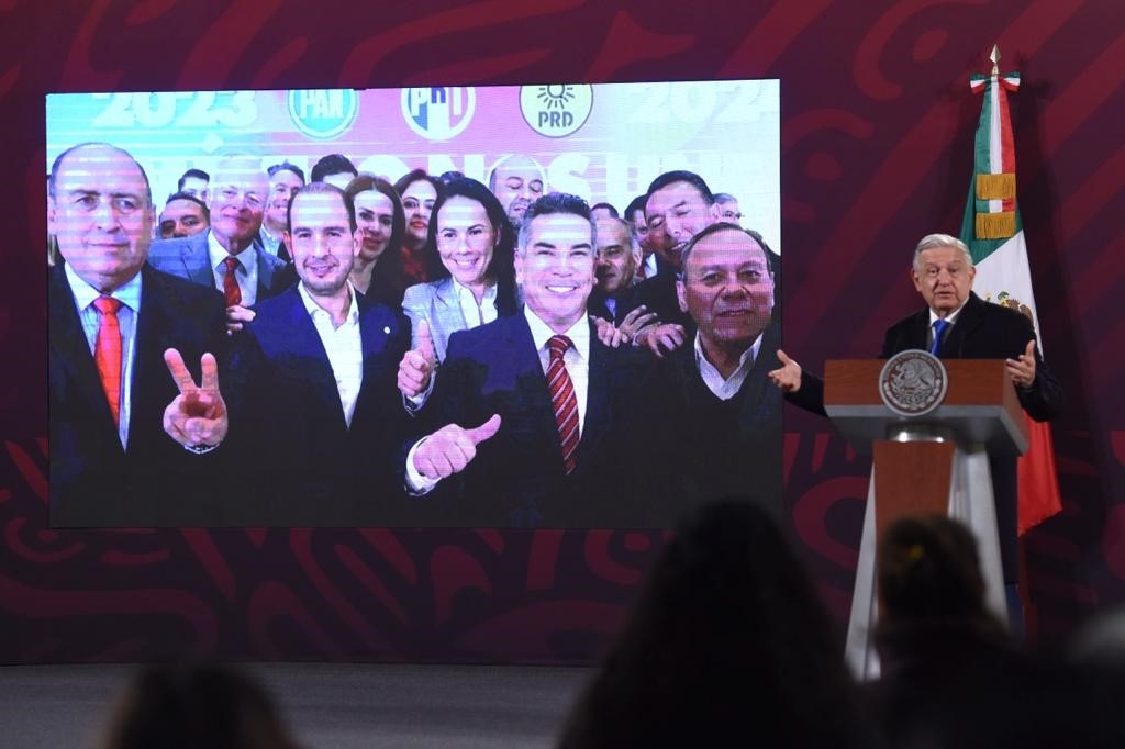 “No puede presentarse un contubernio así tan descarado”: AMLO sobre coalición entre PRI y PAN