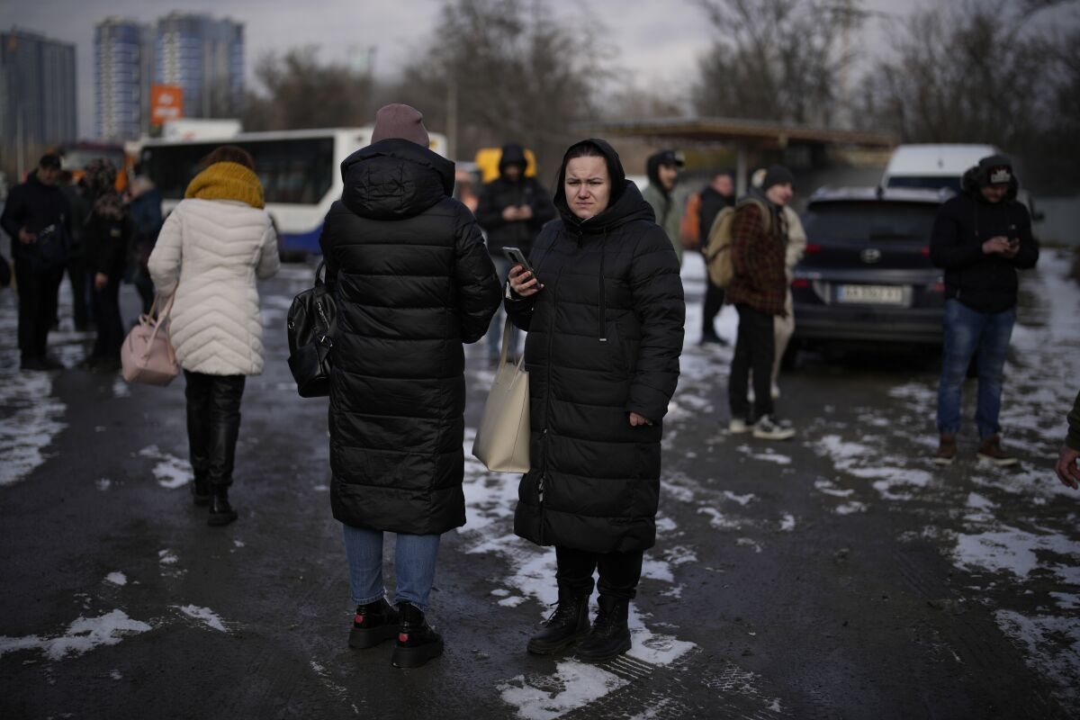 Kiev reporta ataques rusos y prepara instrucción de tanques