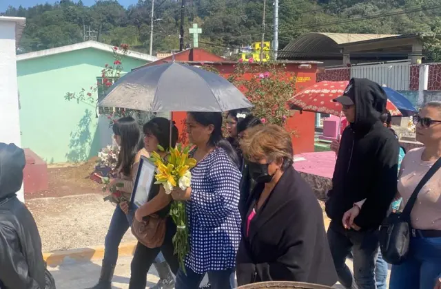 En Banderilla, dan último adiós a Óscar, policía asesinado en Córdoba