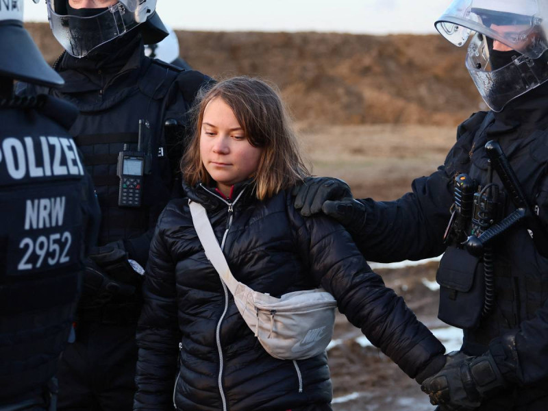 Detienen a Greta Thunberg durante protesta contra mina de carbón en Alemania