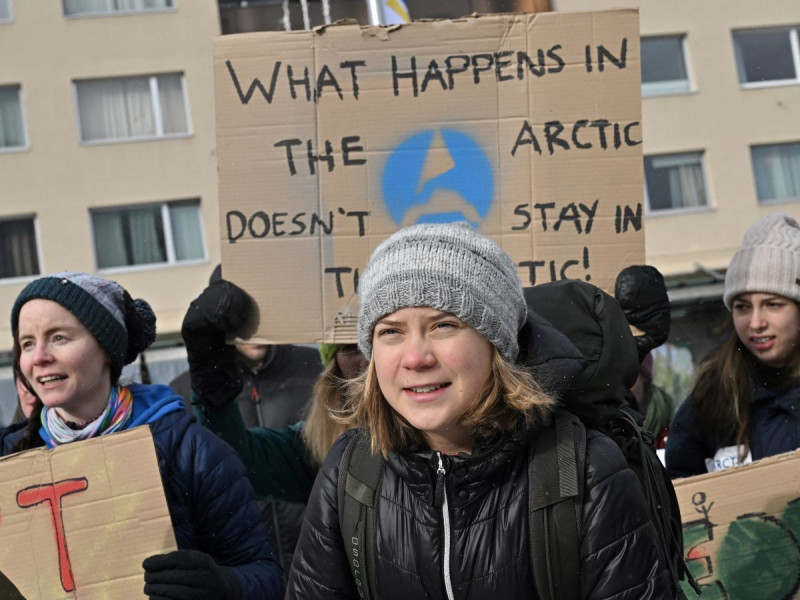 Greta Thunberg y activistas protestan en el cierre del foro en Davos: Queremos justicia climática