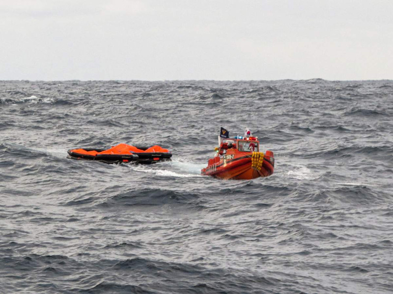 Naufragio de bote carguero cerca de costas de Japón deja 8 muertos