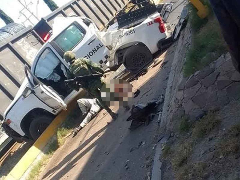 Mueren 2 elementos de la Guardia Nacional al querer ganarle el paso al tren