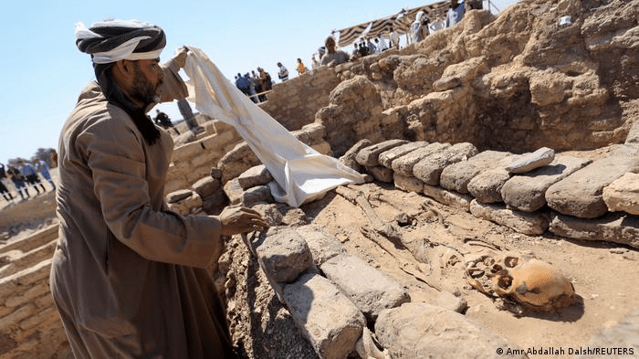 Arqueólogos egipcios descubren ciudad romana de casi dos milenios