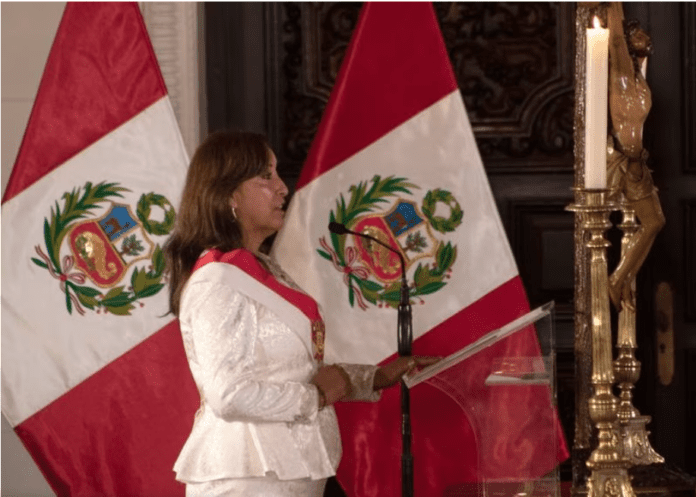 Dina Boluarte, presidenta de Perú, es investigada por genocidio por muertes de manifestantes