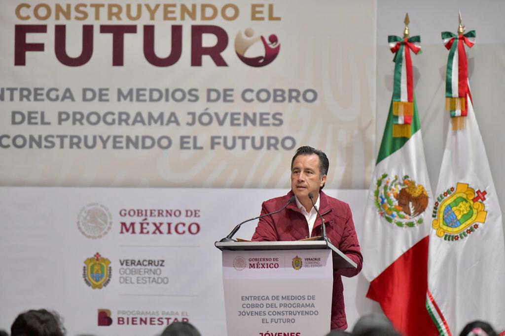 Más de 200 mil jóvenes ya aseguraron un futuro en Veracruz