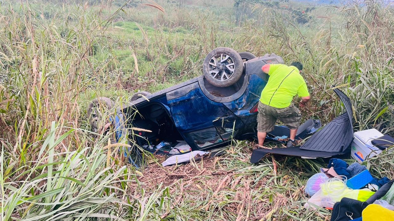 Regresaban  de vacaciones y se volcaron sobre la carretera “Las Matas”, dos mujeres  resultaron lesionadas.