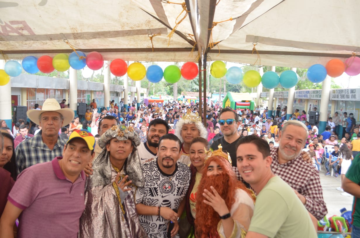 La sonrisa de las niñas y niños es la felicidad de las familias: Gómez Cazarín