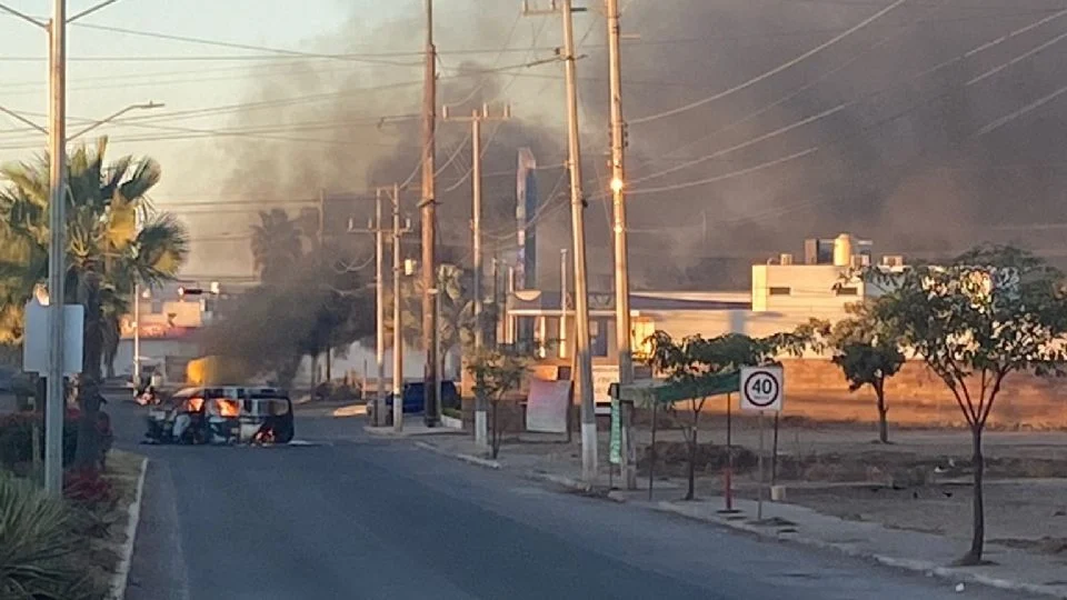 Autoridades confirman balaceras y narcobloqueos en Culiacán: piden no salir de casa