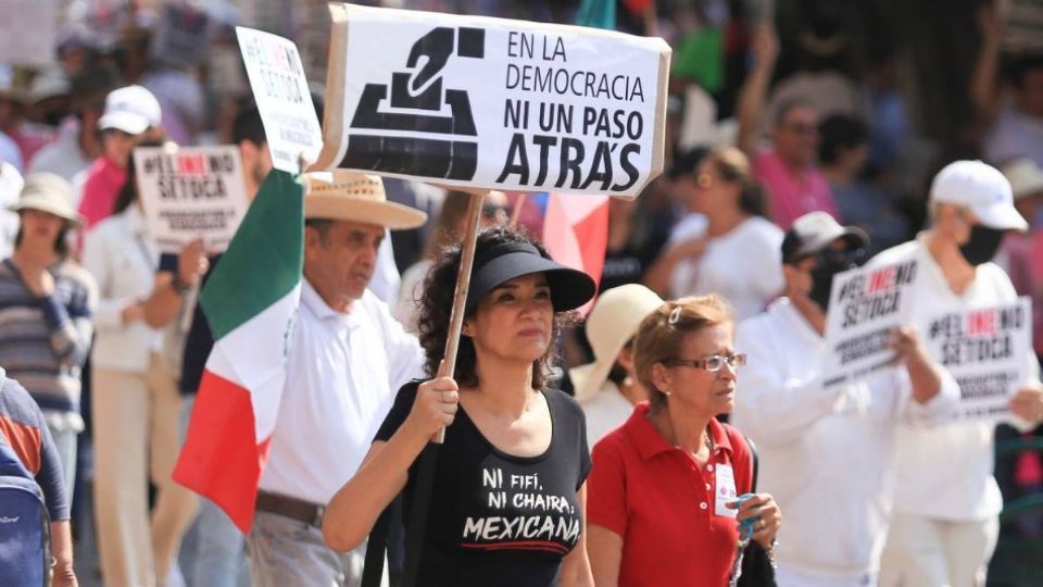 AMLO afirma que la nueva marcha en favor del INE tendrá de trasfondo la consigna «García Luna no se toca»