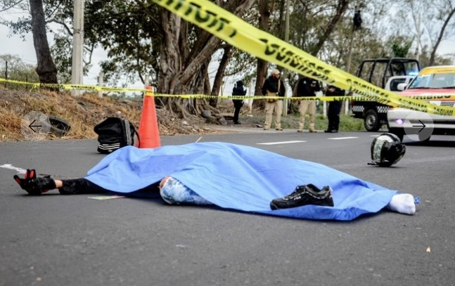 Identifican a motociclista que murió atropellado por taxi