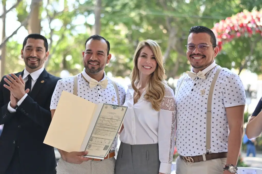 Se realizan 10 matrimonios igualitarios en las bodas colectivas de Veracruz