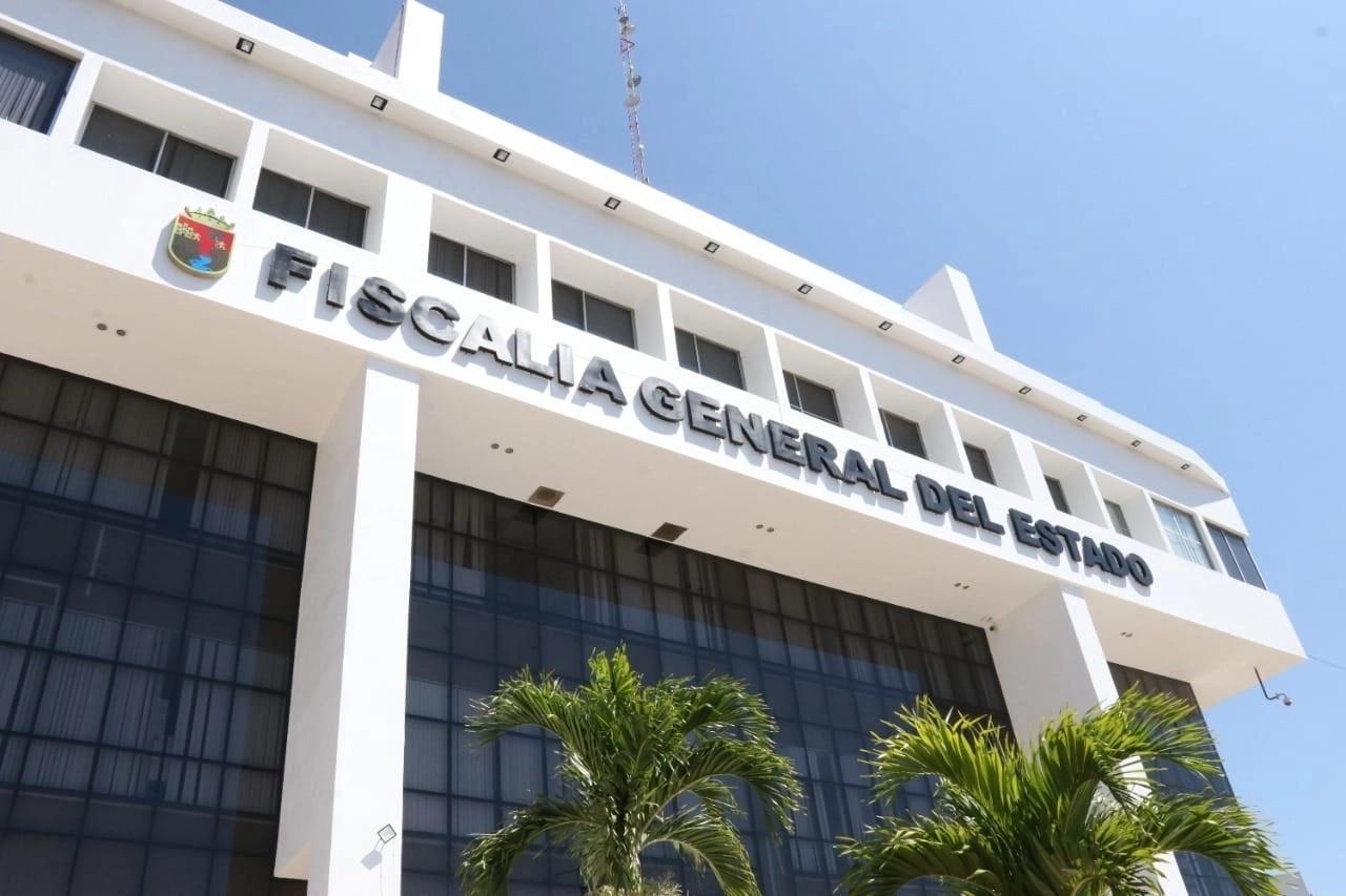 Hallan sin vida a joven maestra dentro de su salón de clases; fiscalía investiga feminicidio