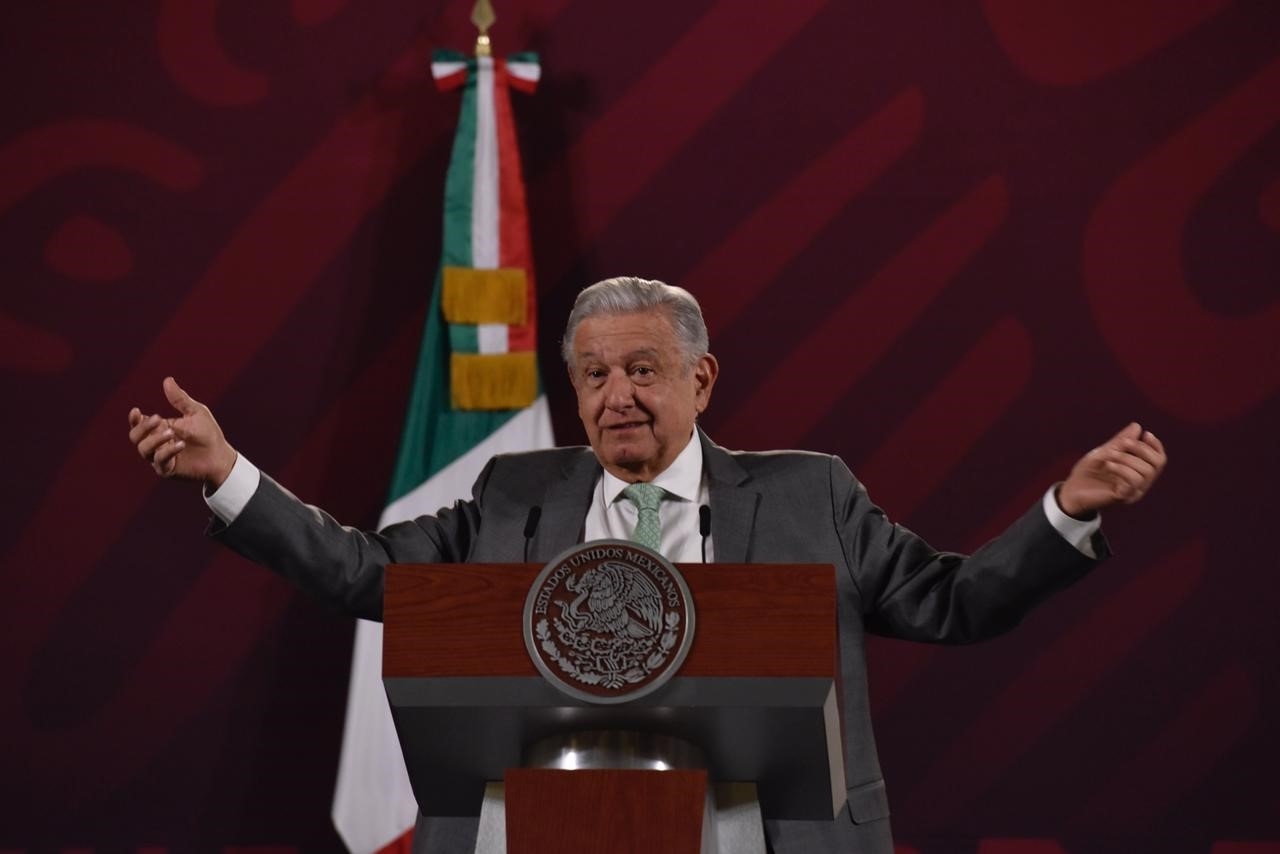 AMLO se burla de críticas contra Sady Loaiza y Marx Arriaga en la SEP: “ya nos estamos venezolando”