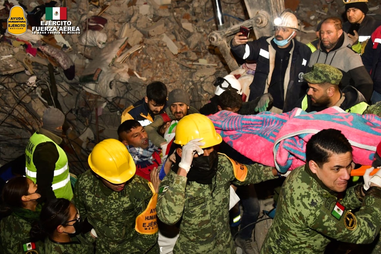 AMLO reconoce a Fuerzas Armadas por las labores de rescate tras los terremotos en Turquía y Siria