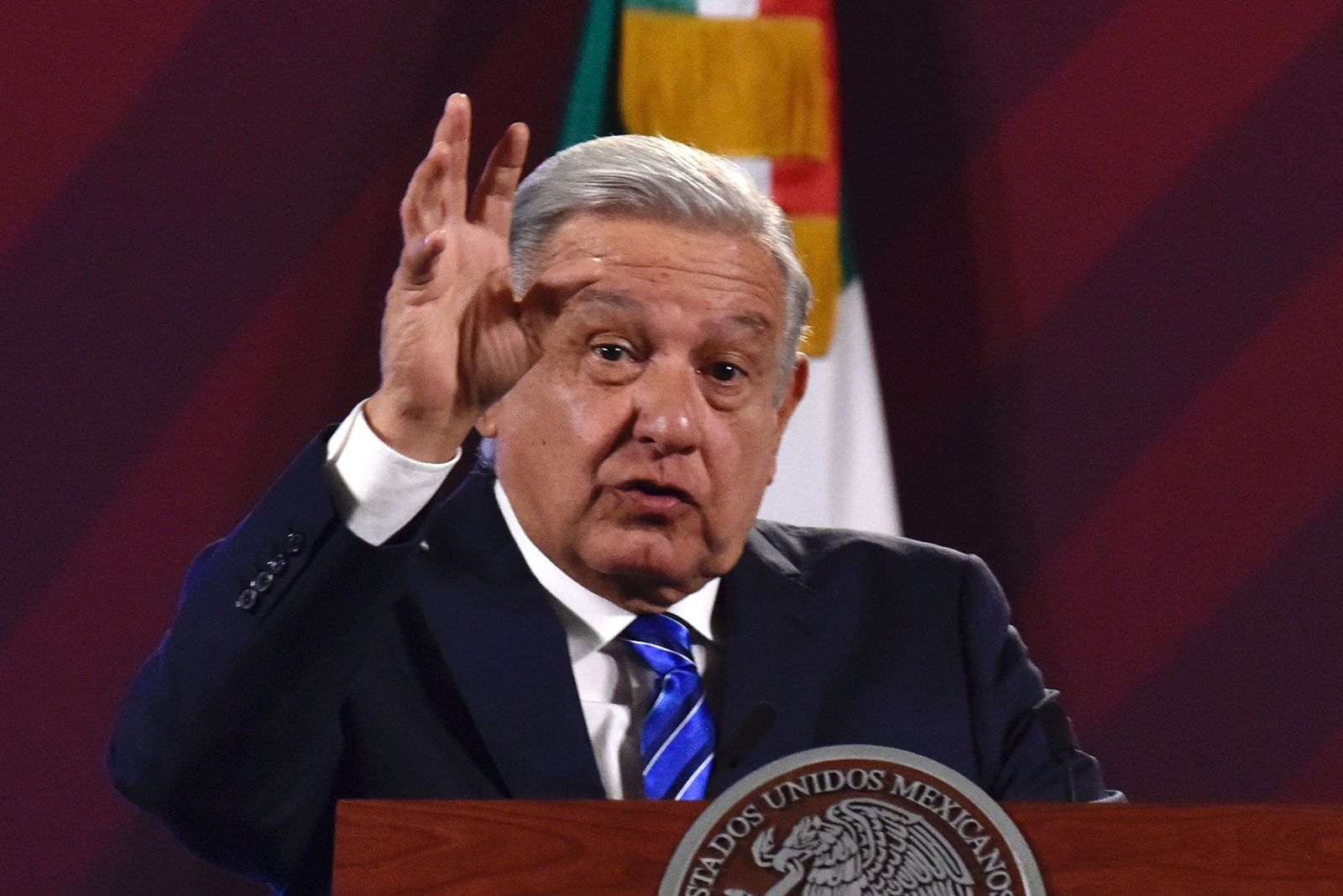 AMLO acusa a la Iglesia de México de apoyar al bloque conservador por criticar el Plan B