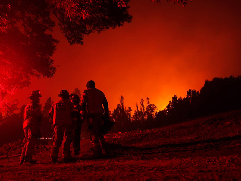 Apoyan 180 brigadistas mexicanos en control de incendios a Chile, confirma Ebrard