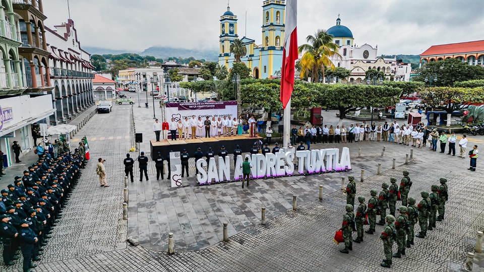 Conmemoran en San Andrés Tuxtla el 106 aniversario de la promulgación de la constitución mexicana.