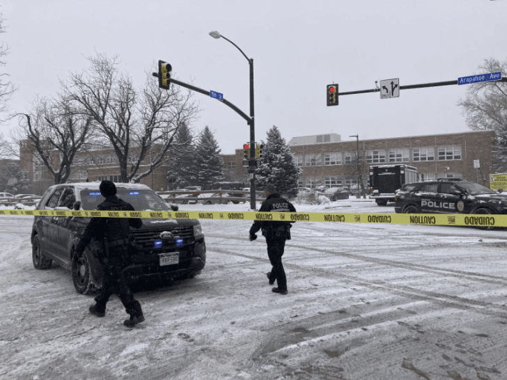 Reportan tiroteo en una escuela secundaria en Colorado, EU