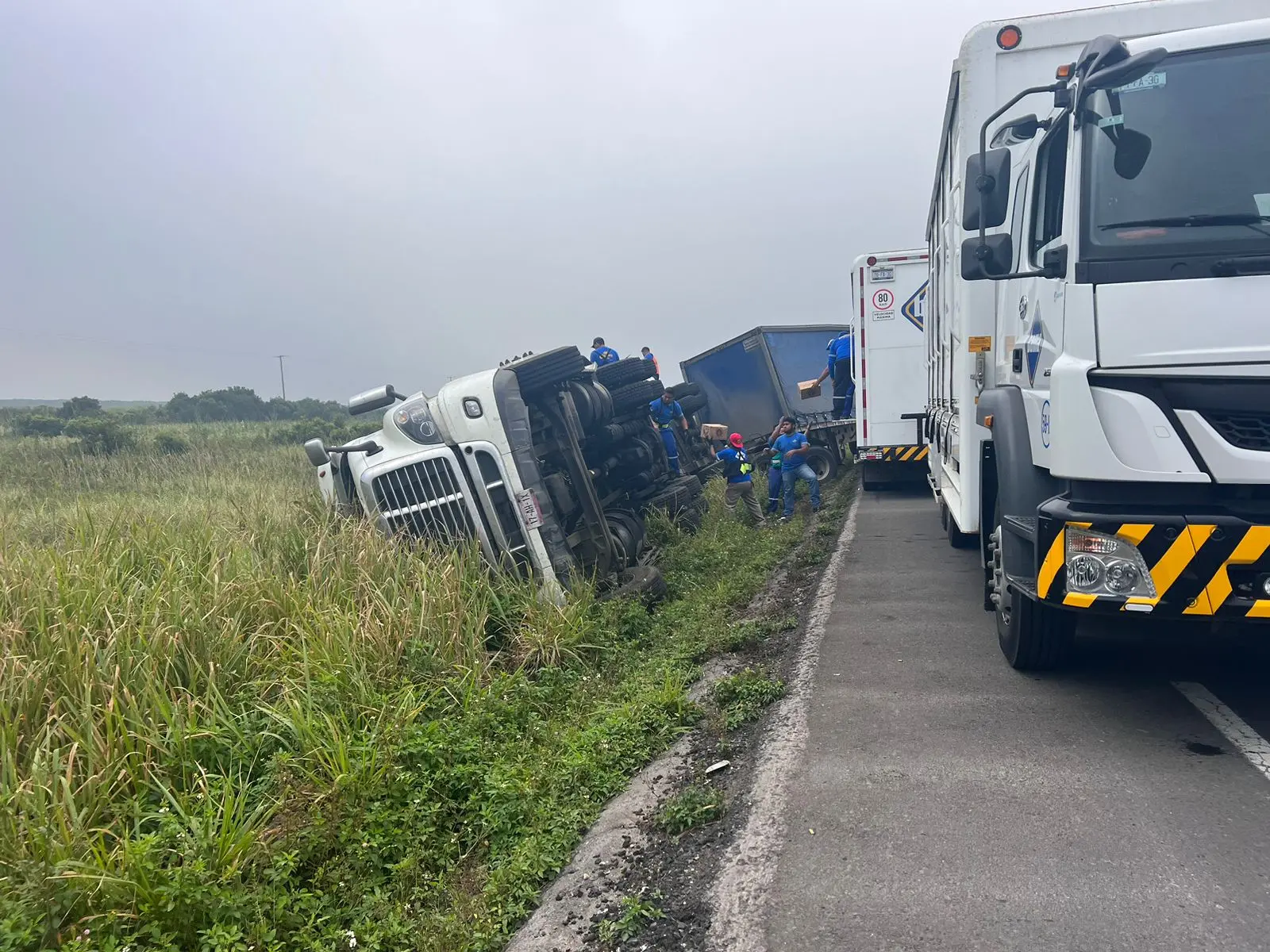 En 14 de febrero, chocan 18 vehículos en carretera del sur de Veracruz