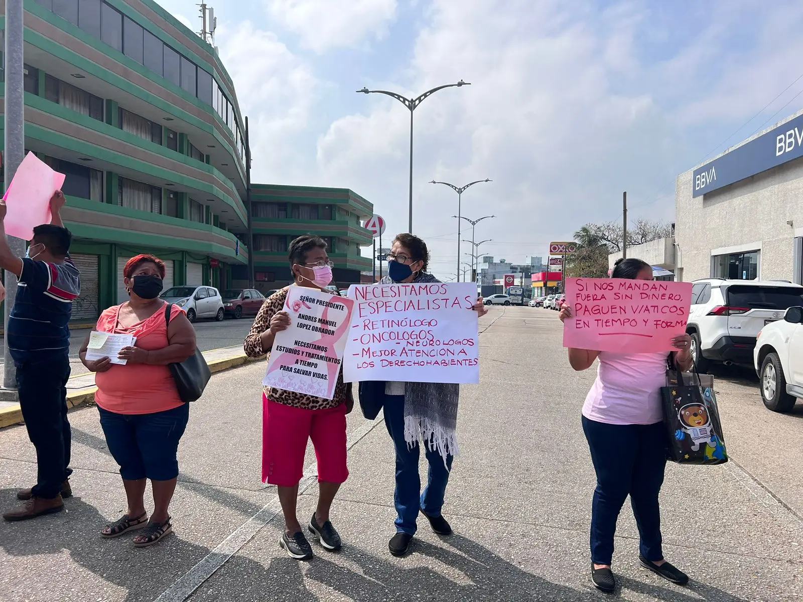 Se nos fueron tres: Pacientes con cáncer exigen atención en IMSS Coatza