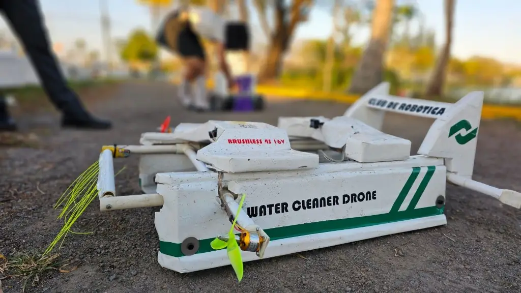 Alumnos del Conalep de Veracruz crean dron para recoger basura en lagunas