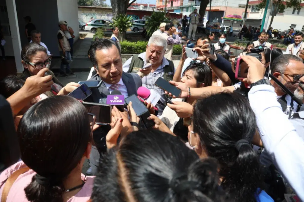 Gobernador de Veracruz remueve a su jefe de ayudantía tras acusaciones de acoso