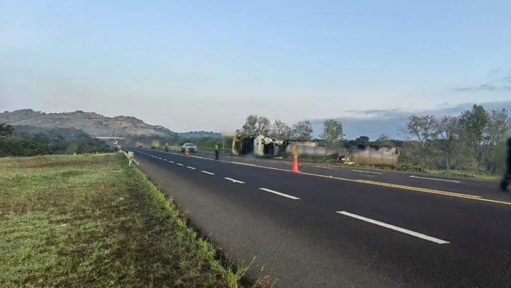 Cierre de circulación por accidente en autopista Poza Rica-Cardel