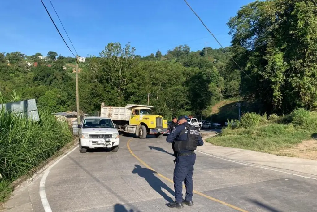 Mueren 2 policías de Veracruz en volcadura de patrulla