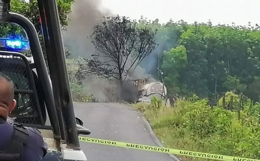 Explota pipa en carretera de Veracruz; reportan 2 heridos de gravedad