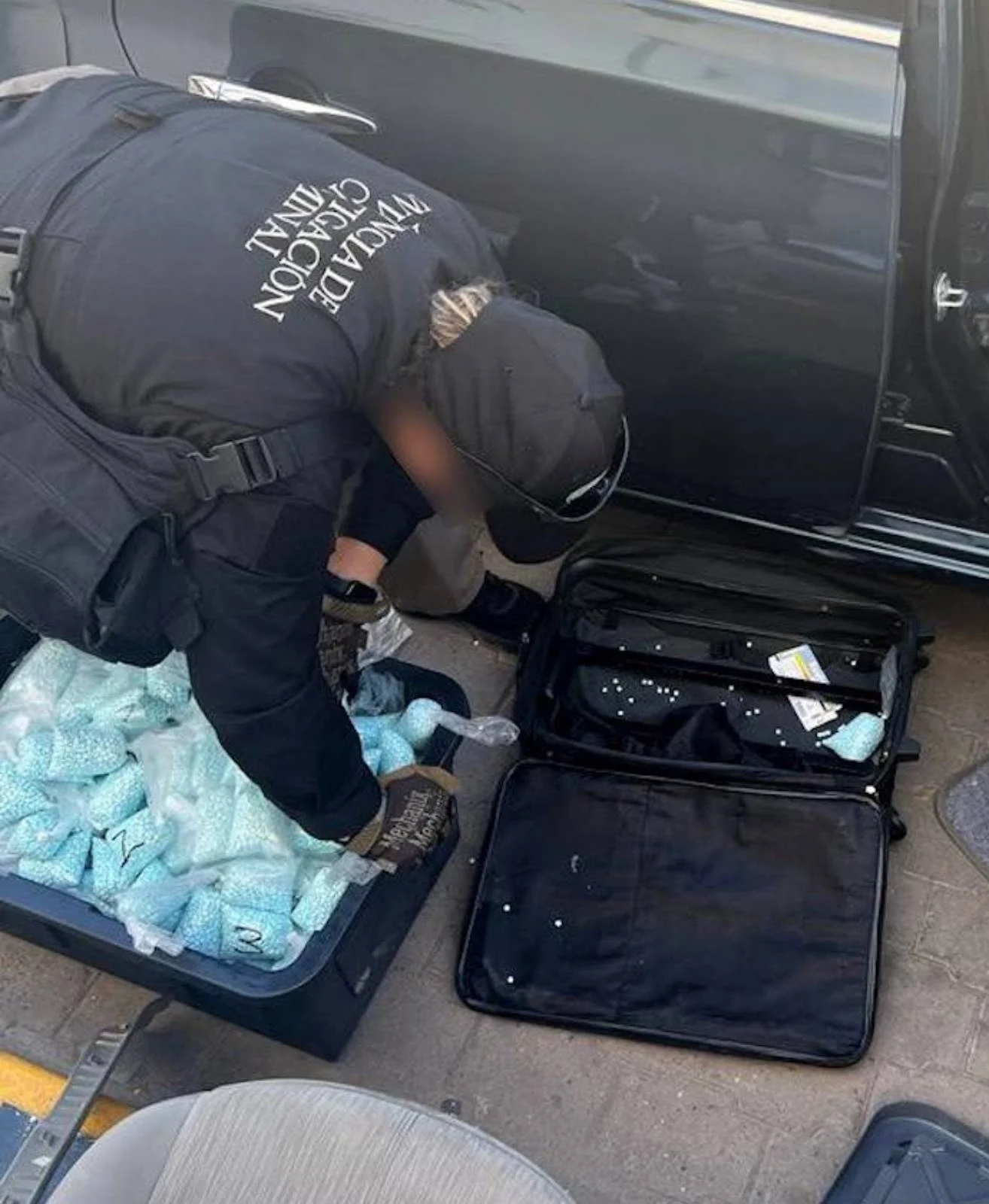 FGR asegura en Sinaloa más de 350 mil pastillas de fentanilo que iban rumbo a EU