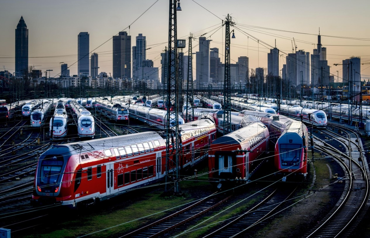 Una huelga por salarios paraliza trenes y vuelos en Alemania