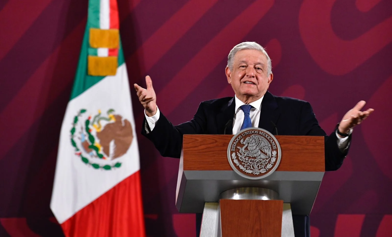 “Ni un voto a los corruptos”: AMLO cambia su llamado luego de la prohibición del INE