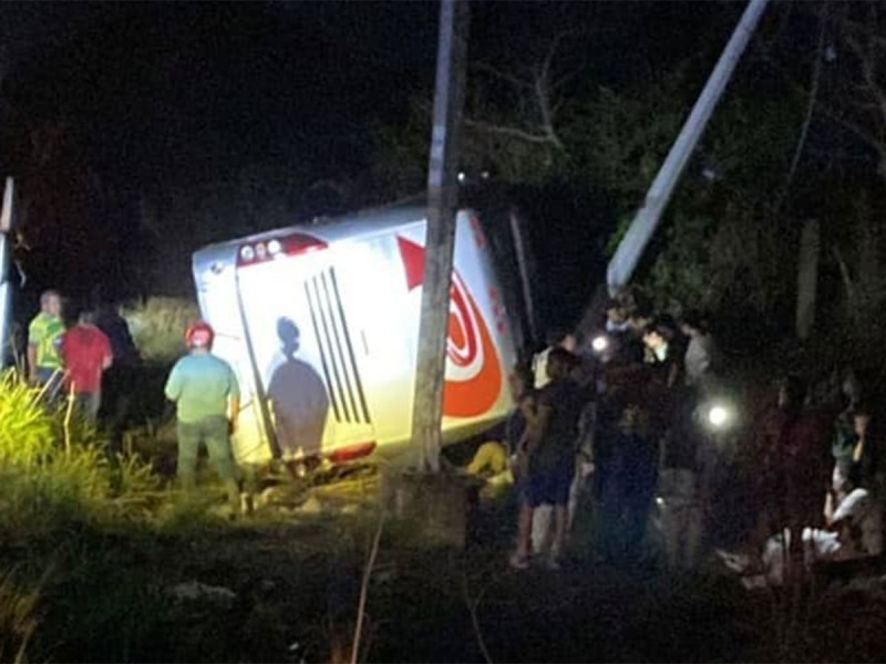 Vuelca autobús en Veracruz; se reporta un saldo de 15 heridos